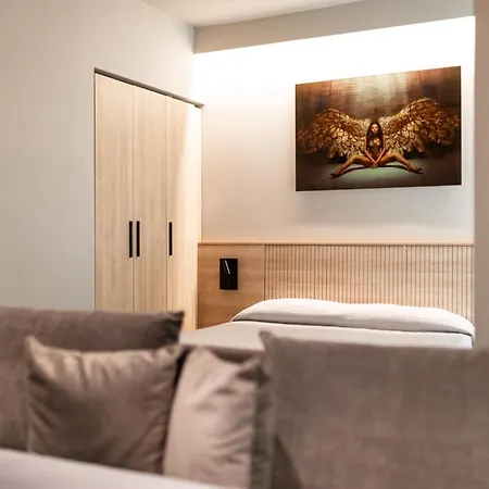 Mima Boutique & * מילאנו מריטימה