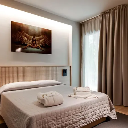 מלון Mima Boutique & *